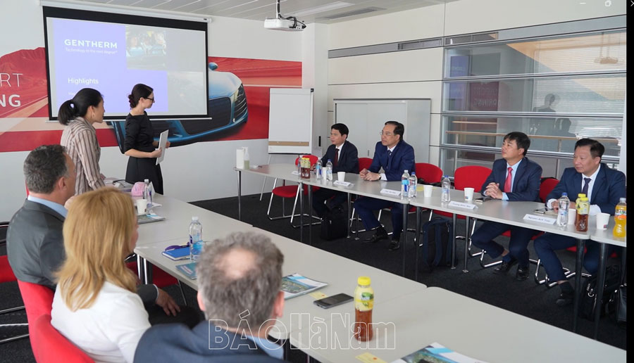 Đồng chí Chủ tịch UBND tỉnh Trương Quốc Huy làm việc với Tập đoàn Gentherm (Đức)