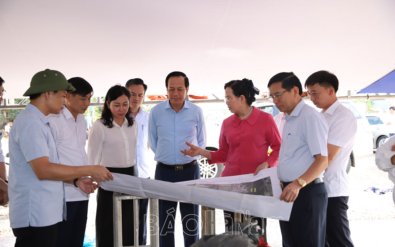 Bộ trưởng Bộ LĐ,TB&XH Đào Ngọc Dung làm việc với tỉnh về tình hình sản xuất, kinh doanh, đầu tư công, xây dựng cơ sở hạ tầng và công tác an sinh xã hội