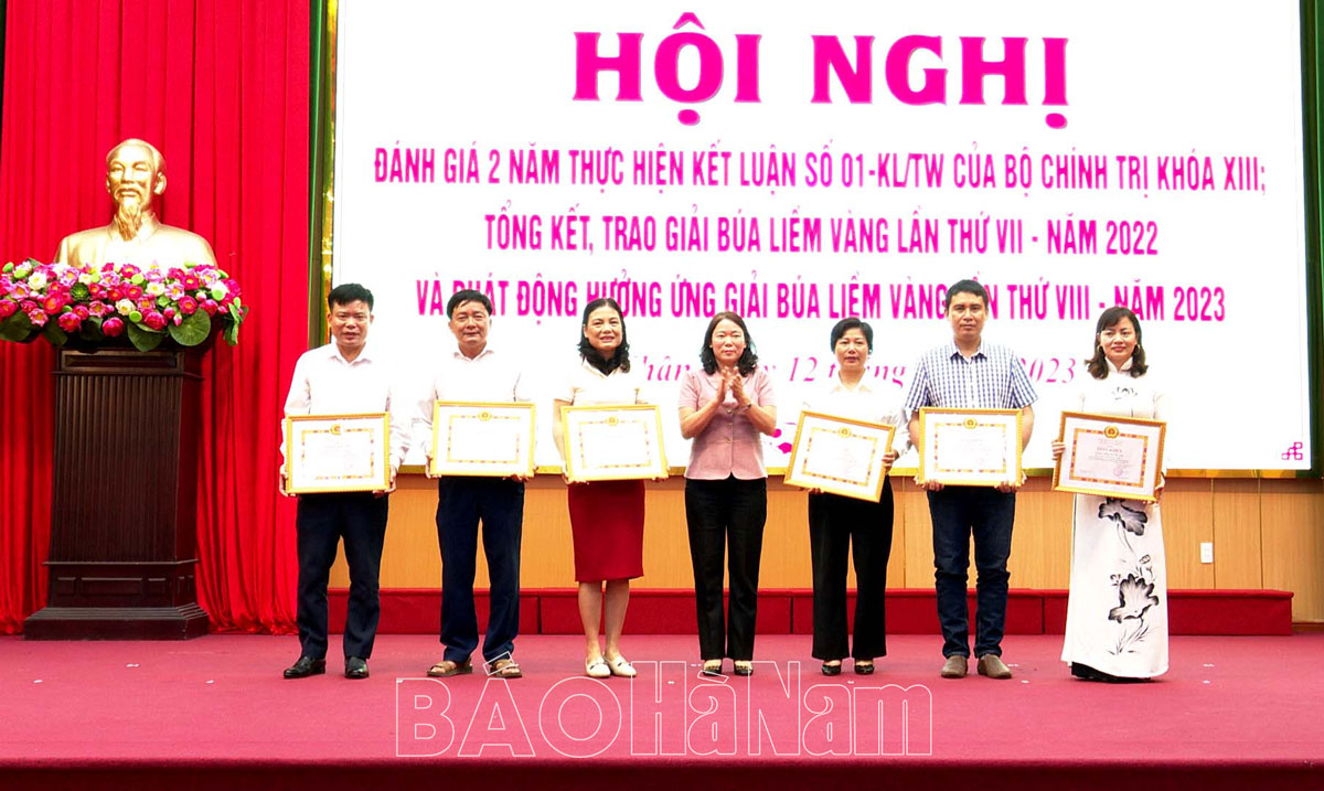 Huyện uỷ Lý Nhân đánh giá 2 năm thực hiện Kết luận 01-KL/TW của Bộ Chính trị khóa XIII và phát động hưởng ứng giải Búa liềm vàng