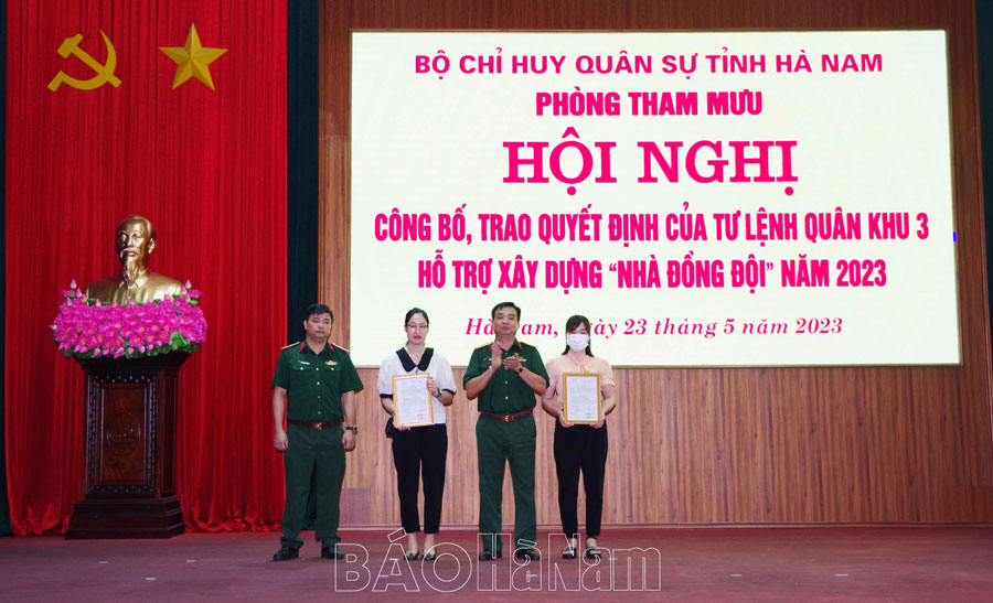 Trao quyết định của Bộ Tư lệnh Quân khu 3 hỗ trợ xây dựng “Nhà đồng đội” cho 2 quân nhân