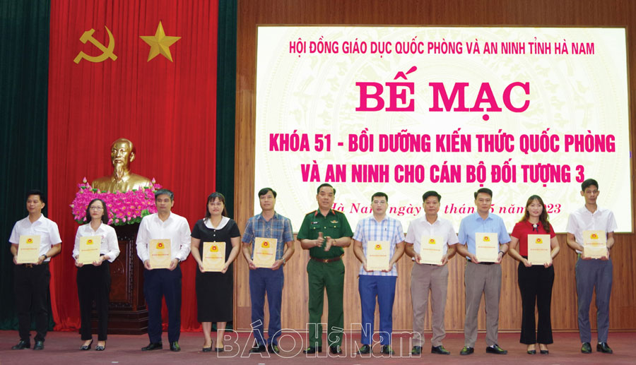 Chú trọng công tác bồi dưỡng kiến thức quốc phòng và an ninh