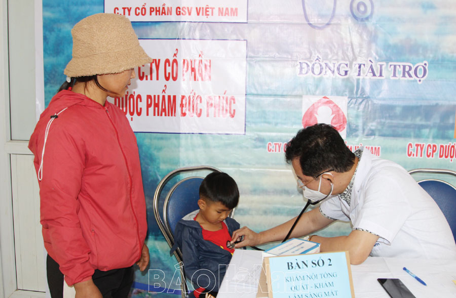 Trao gửi tình yêu, lòng nhân ái nơi miền biên giới cực tây Tổ quốc