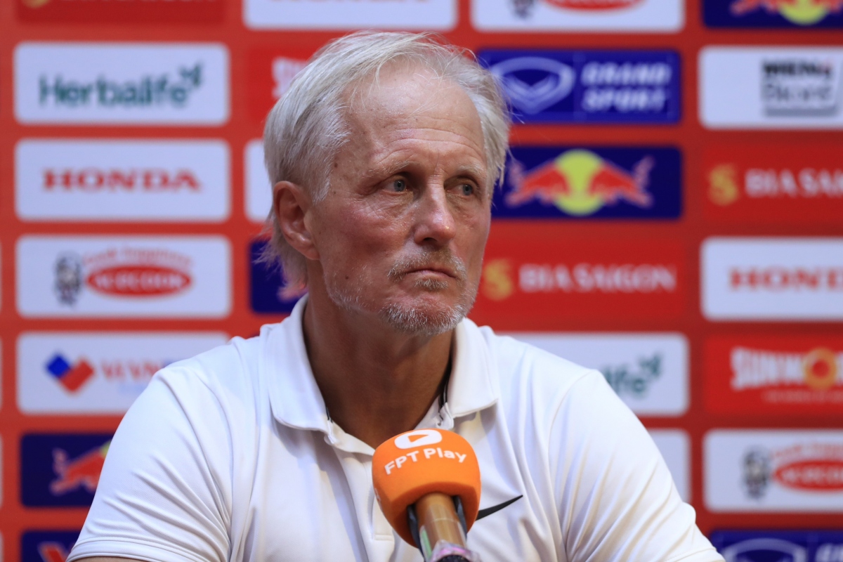 Thua ĐT Việt Nam, HLV ĐT Hong Kong (Trung Quốc) đổ lỗi cho trọng tài