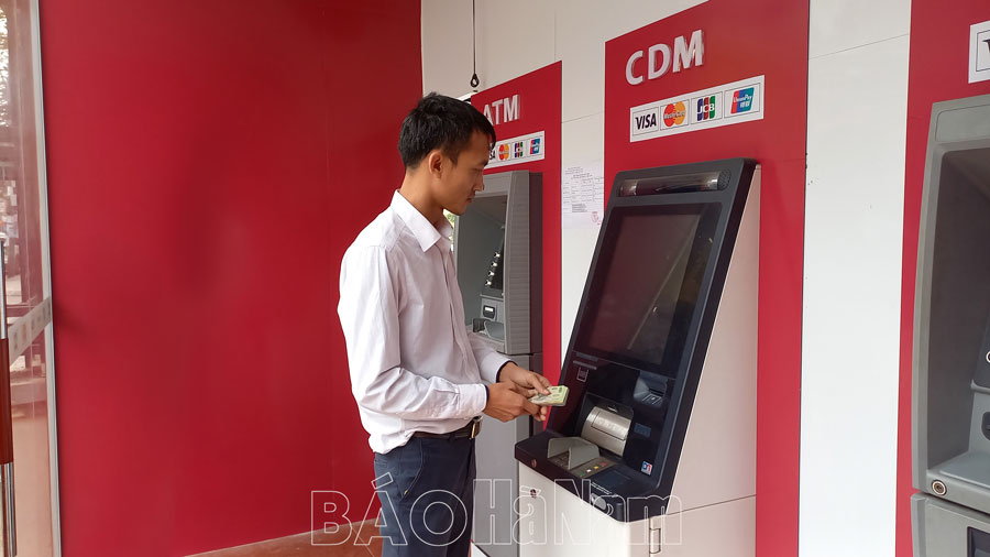 Quan tâm lắp đặt máy ATM ở vùng nông thôn