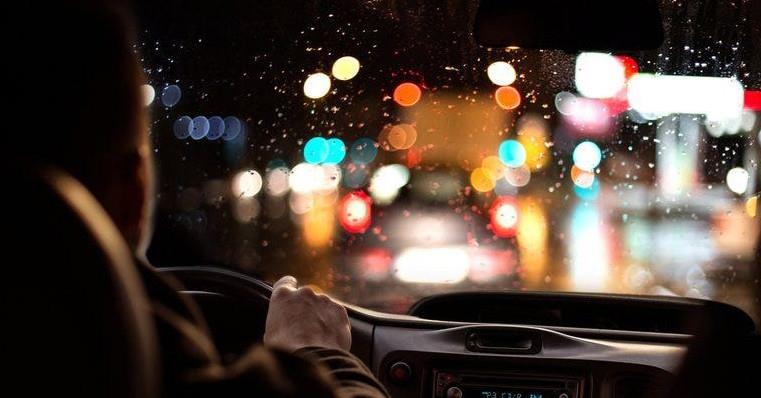 'Tài già' chia sẻ bí kíp lái xe ban đêm trời mưa, lái mới nên biết