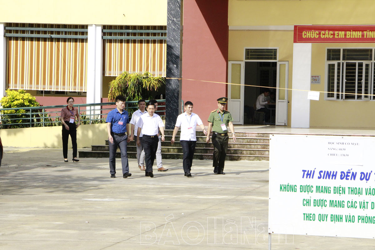 Đoàn công tác của Ban chỉ đạo Kỳ thi tốt nghiệp THPT năm 2023 tỉnh kiểm tra công tác thi