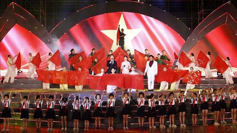 Chủ tịch nước Võ Văn Thưởng dự Chương trình nghệ thuật đặc biệt “Bản hùng ca bất diệt”