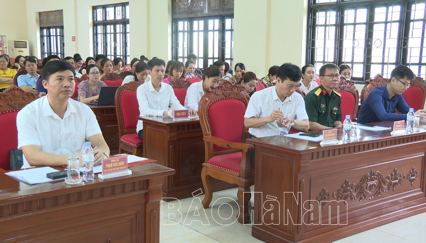 Thành phố Phủ Lý tổ chức bồi dưỡng kiến thức QP&AN cho cán bộ đối tượng 4 năm 2023