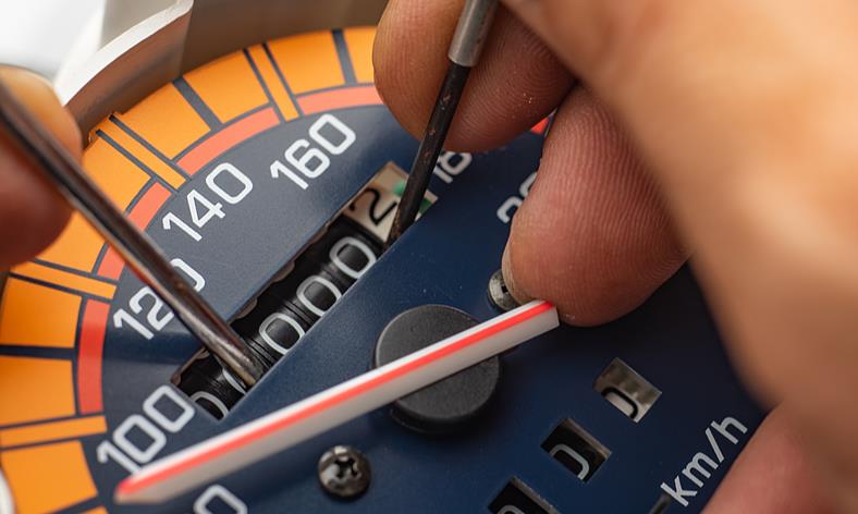 Những mẹo nhận biết xe bị tua công-tơ-mét