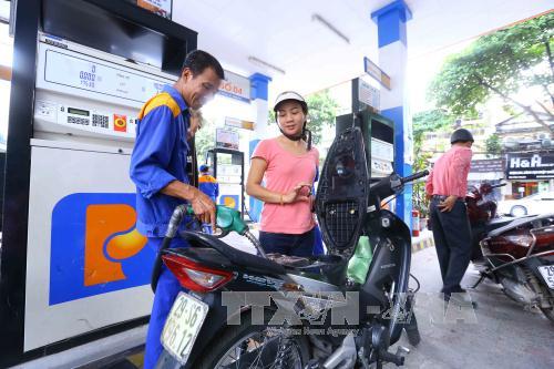 Giá xăng dầu đồng loạt tăng chạm ngưỡng 24.000 đồng/lít