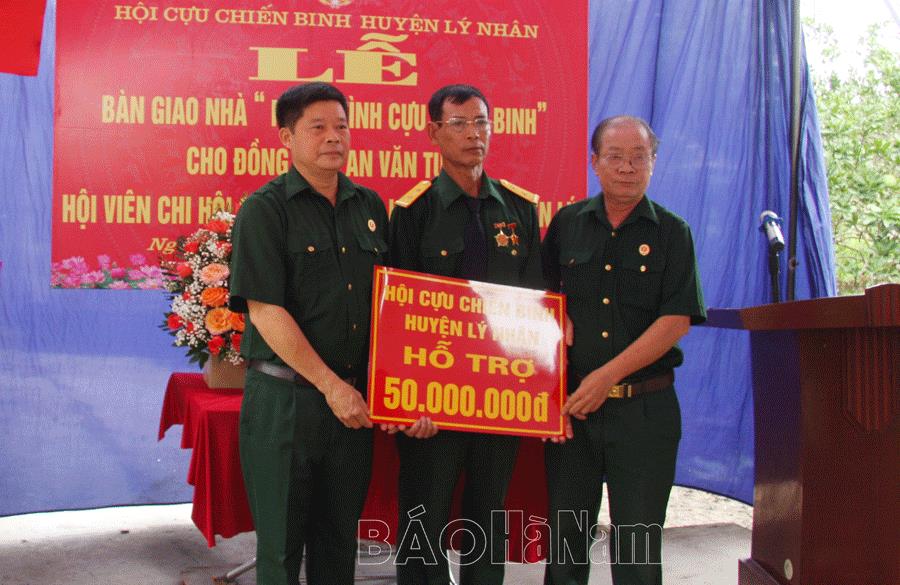 Hội CCB huyện Lý Nhân bàn giao nhà “Nghĩa tình cựu chiến binh”
