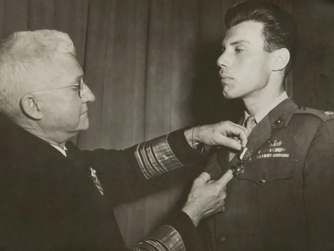 Câu chuyện đằng sau điệp viên Mỹ đầu hàng phát xít Đức