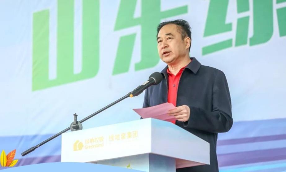 Ông chủ buộc nhân viên đổi tên theo lời thầy bói để cầu may