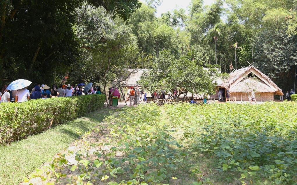 Điểm đến gắn với Chủ tịch Hồ Chí Minh đông khách dịp 2/9