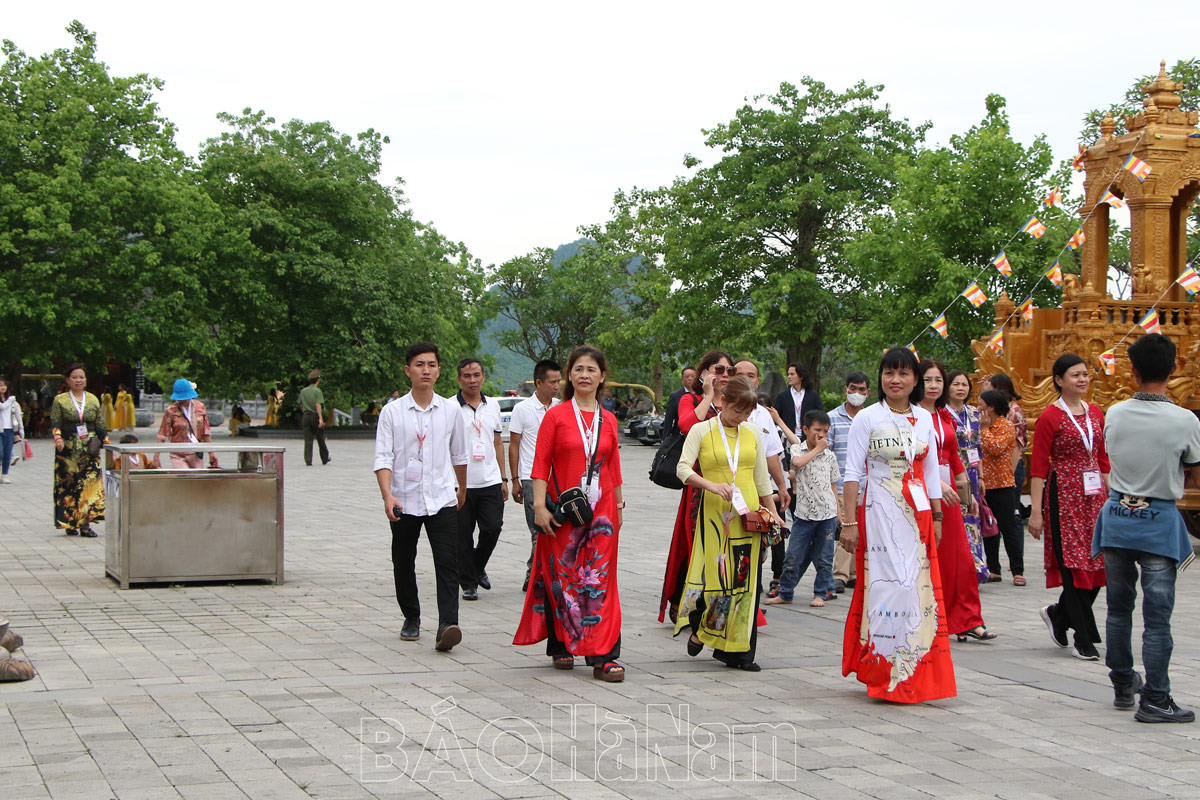 Hà Nam đón trên 75.000 lượt khách du lịch trong kỳ nghỉ lễ Quốc khánh