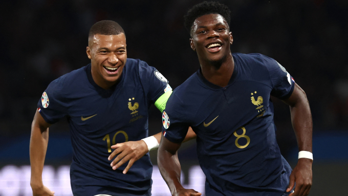 Mbappe đưa Pháp tiến sát vé dự Euro