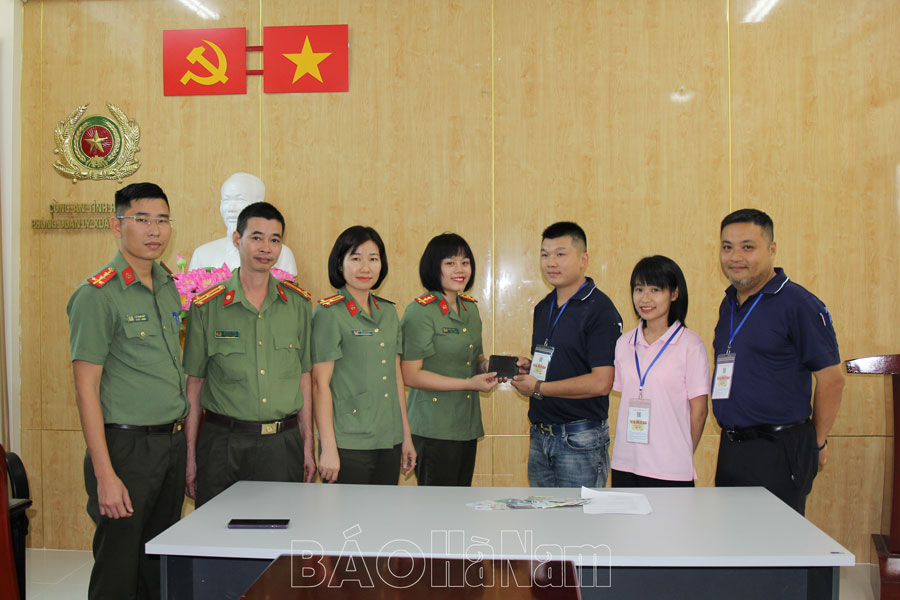 Trao trả tài sản cho người nước ngoài đánh rơi