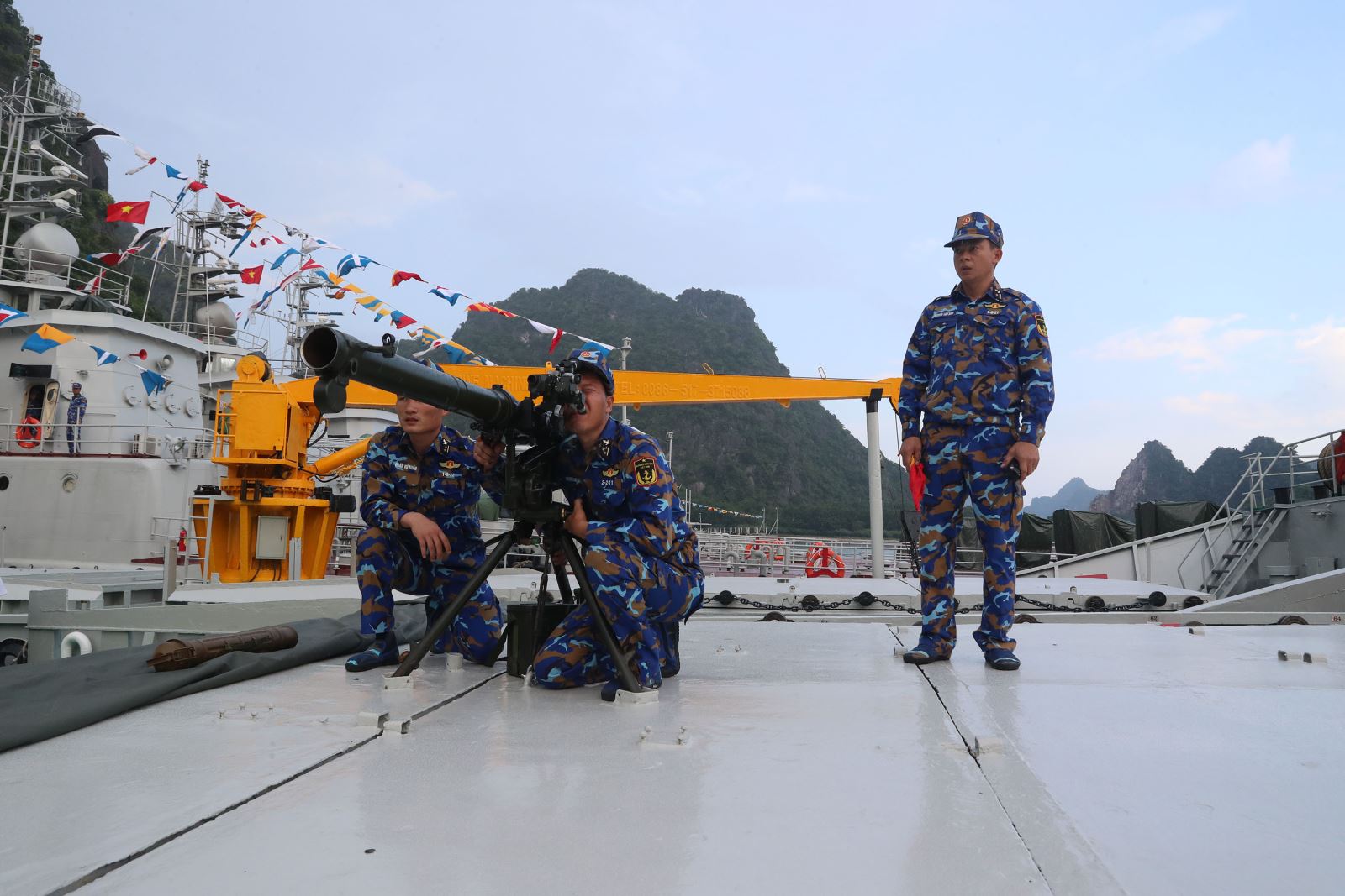 Hội thi tàu chính quy mẫu mực và Hội thao huấn luyện tàu mặt nước