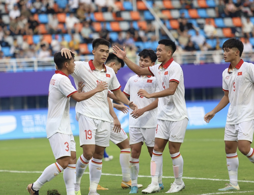 ASIAD 19: Bóng đá nam Việt Nam khởi đầu thuận lợi