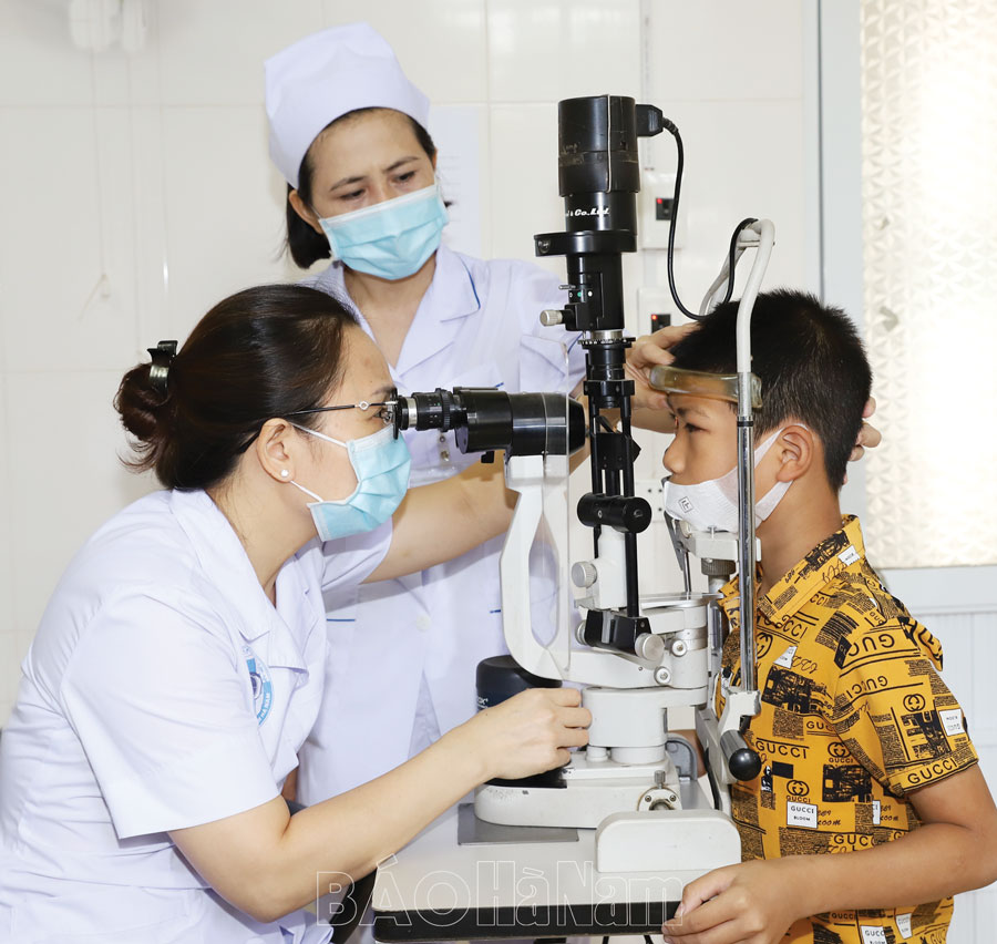 Bùng phát dịch đau mắt đỏ trong các trường học