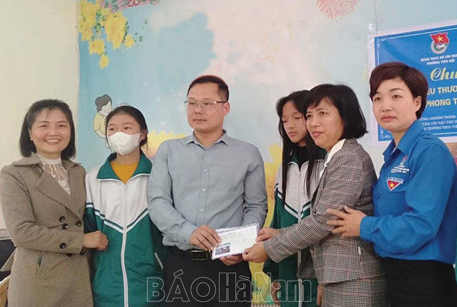 Hạnh phúc khi được “làm bạn” với học sinh