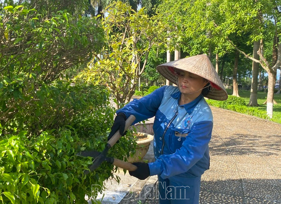 Nữ công nhân tâm huyết, trách nhiệm với công việc