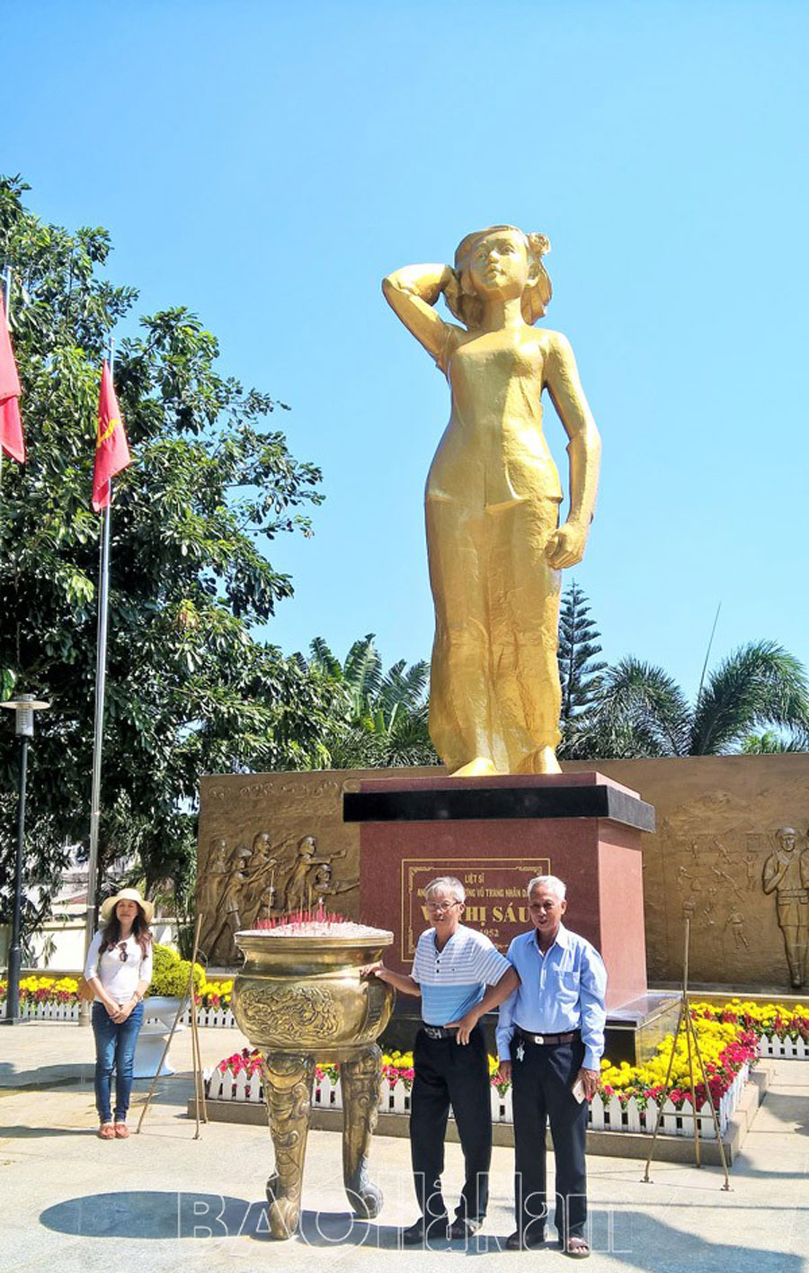 Những vần thơ hay ca ngợi sự anh hùng, bất khuất của người phụ nữ Việt Nam