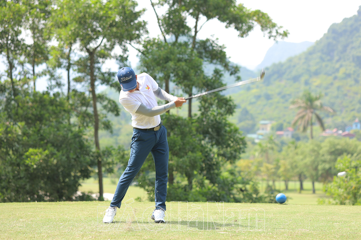 Gần 60 Golfer tranh tài tại Giải Golf Doanh nhân trẻ Hà Nam
