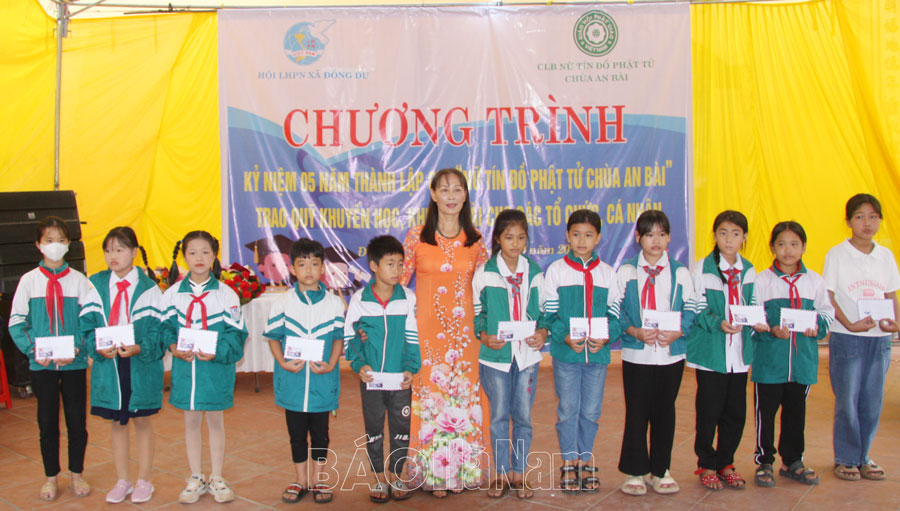 CLB "Nữ tín đồ phật tử chùa An Bài" trao quà khuyến học, khuyến tài