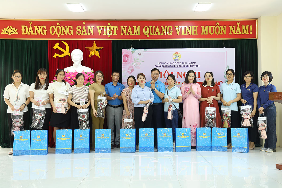 Nói chuyện chuyên đề “Chăm sóc sức khỏe sinh sản” cho nữ công nhân lao động tại các khu công nghiệp