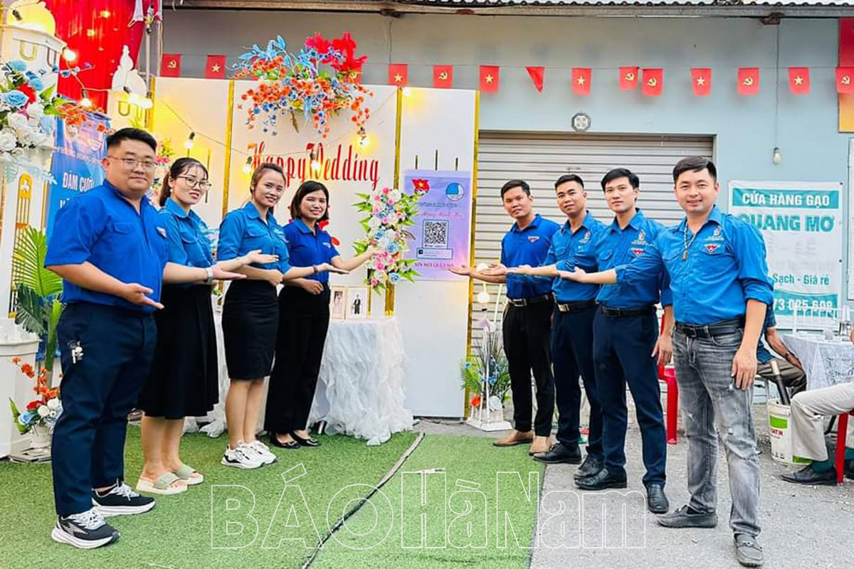 Thí điểm mô hình “Mừng cưới bằng QR” tại phường Hoàng Đông