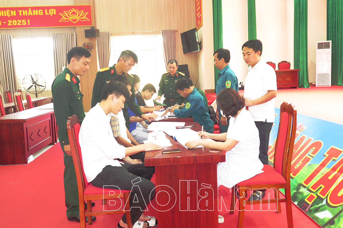 Các xã Phù Vân, Kim Bình sơ tuyển nghĩa vụ quân sự