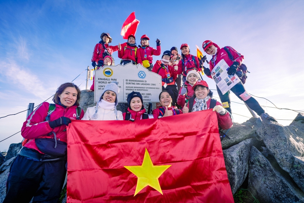 74 du khách Việt check-in tại “nóc nhà” Malaysia