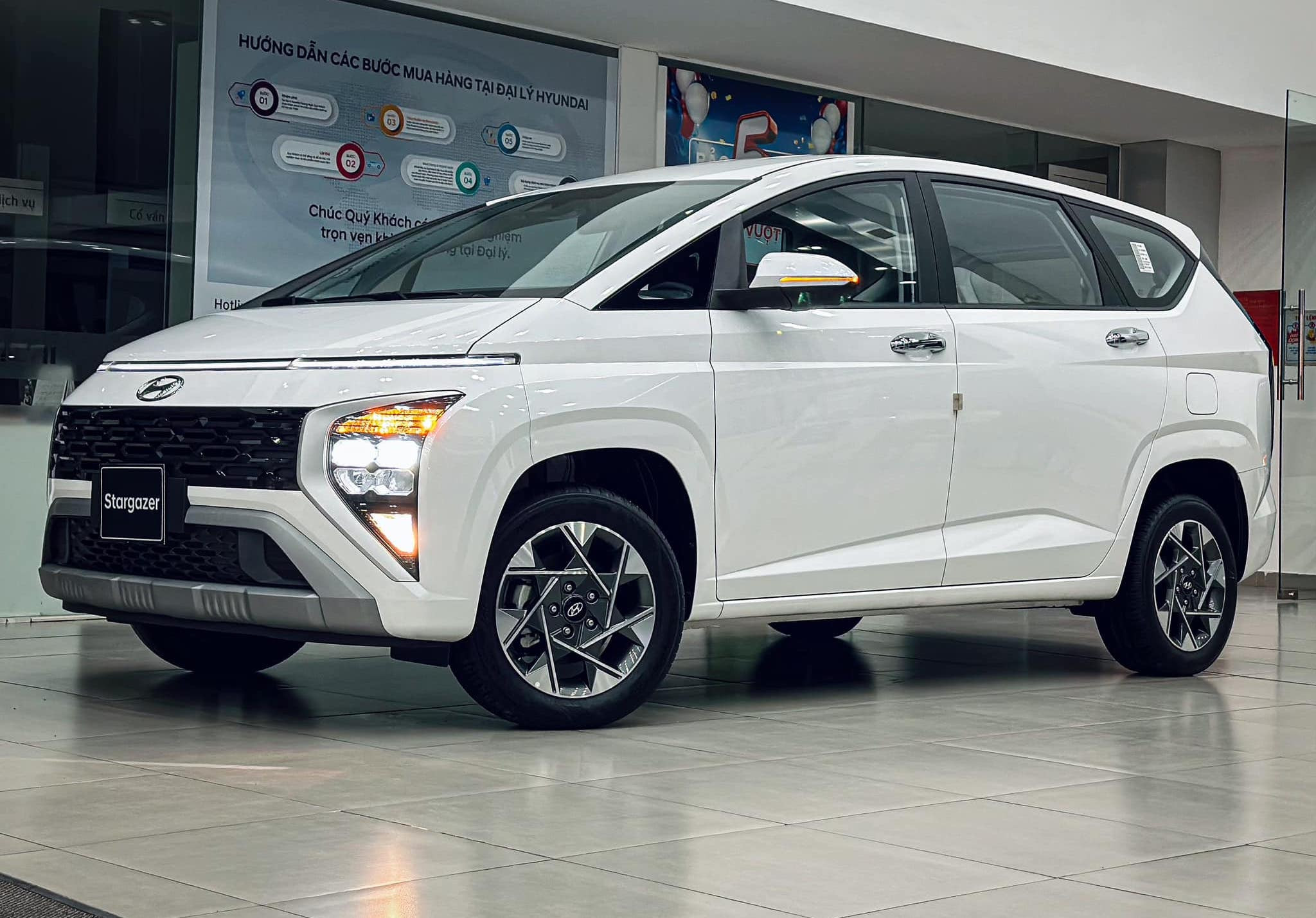 Hyundai Stargazer giảm "sốc', giá chỉ còn ngang Hyundai i10, KIA Morning