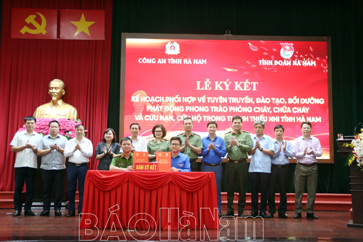 Ký kết kế hoạch phối hợp thực hiện Đề án 06, phát động phong trào PCCC,CNCH trong thanh thiếu nhi