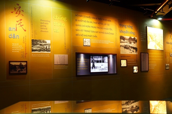 Trưng bày châu bản triều Nguyễn kết hợp công nghệ trình chiếu diễn ra ngày 17/11