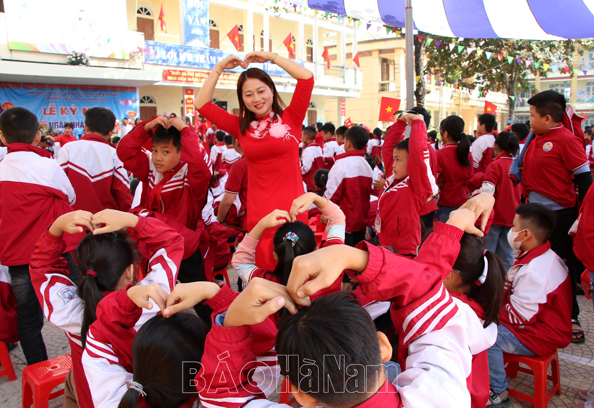 Những hình ảnh xúc động kỷ niệm ngày Nhà giáo Việt Nam 20/11