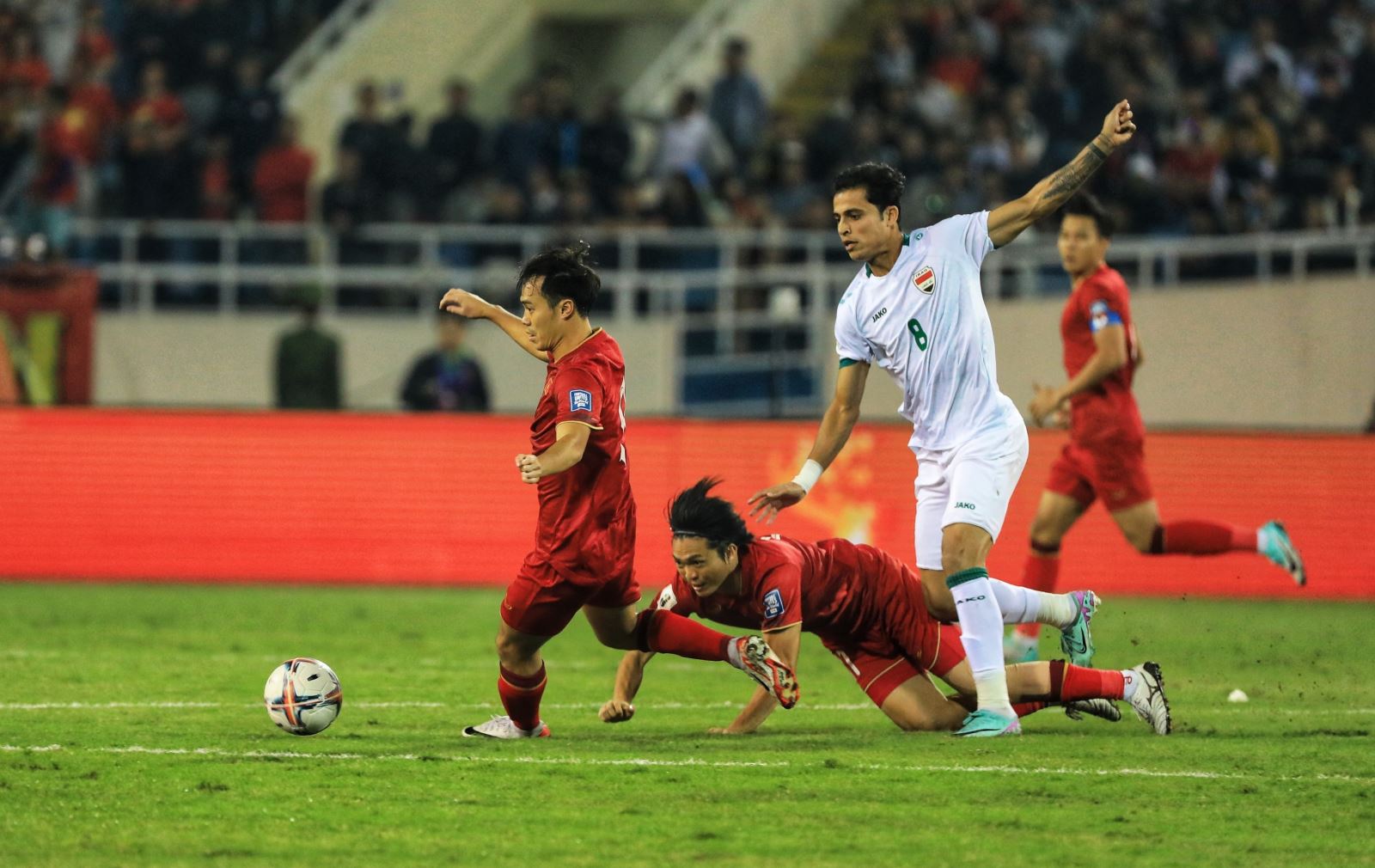 Tuyển Việt Nam thua đáng tiếc trước Iraq ở phút bù giờ cuối cùng