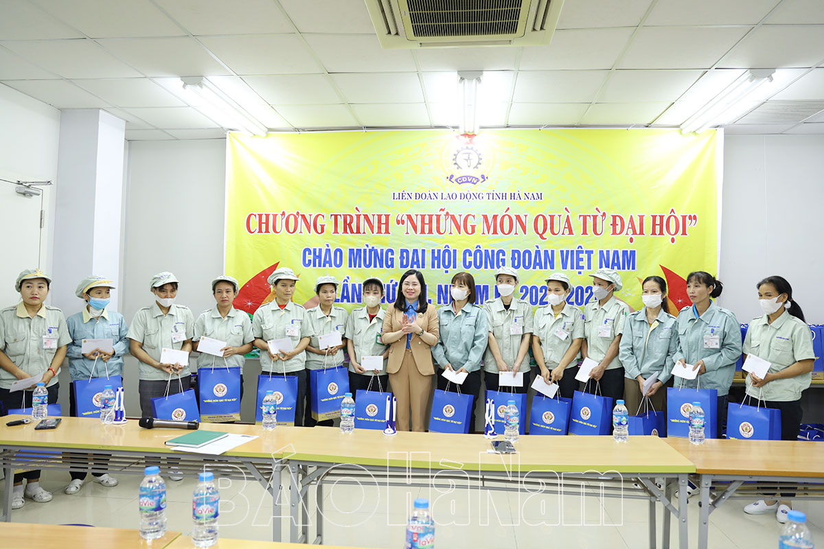 60 công nhân lao động Công ty TNHH Yokowo Việt Nam được nhận “món quà từ Đại hội”