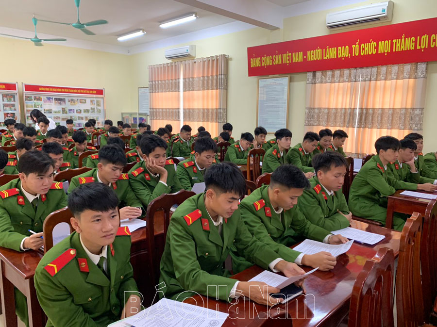 Công an Hà Nam truyền thông, hướng nghiệp nghề hàng không cho chiến sỹ nghĩa vụ