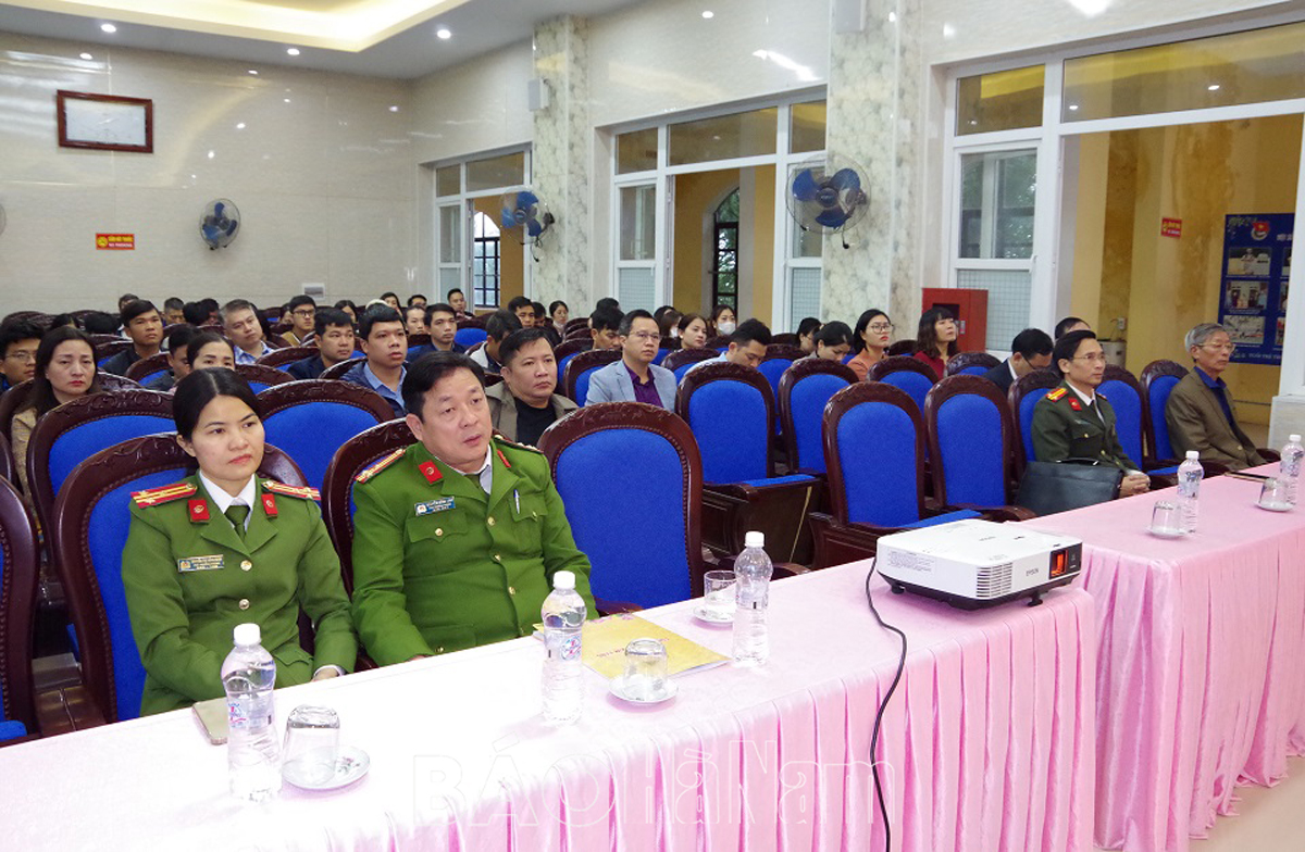 Tuyên truyền phòng ngừa tội phạm lừa đảo trên không gian mạng cho cán bộ, công chức các sở, ngành của tỉnh