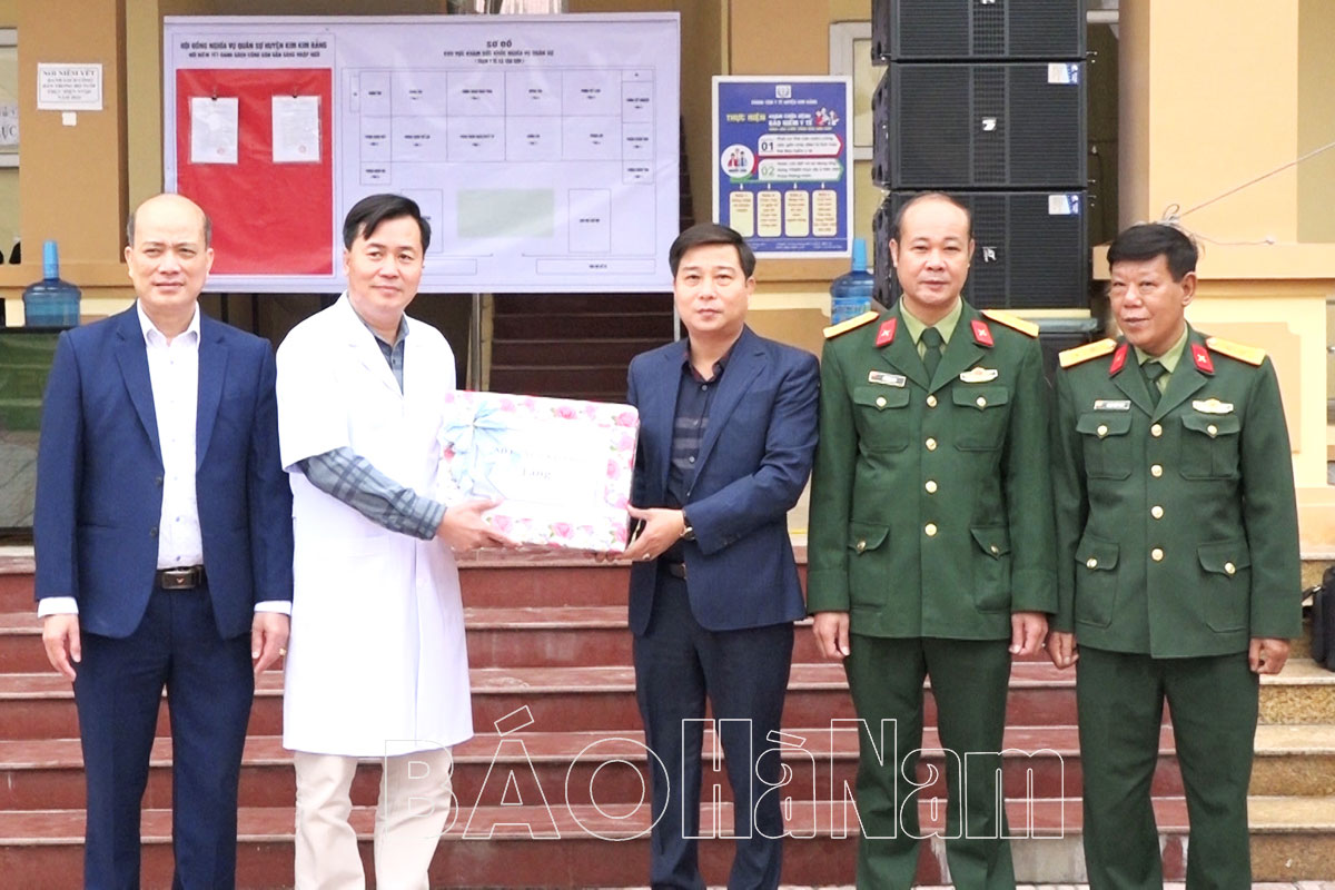 Huyện Kim Bảng khám sức khỏe tuyển chọn, gọi thanh niên nhập ngũ năm 2024