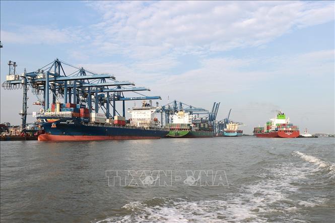 Tiến đến xanh hóa cảng biển