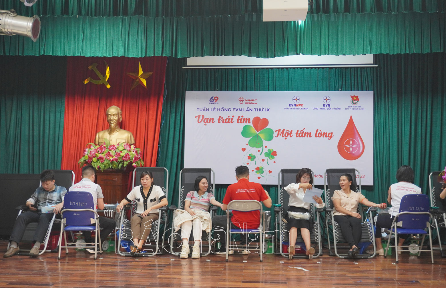 Điện lực Hà Nam hưởng ứng Tuần lễ hồng EVN lần thứ IX