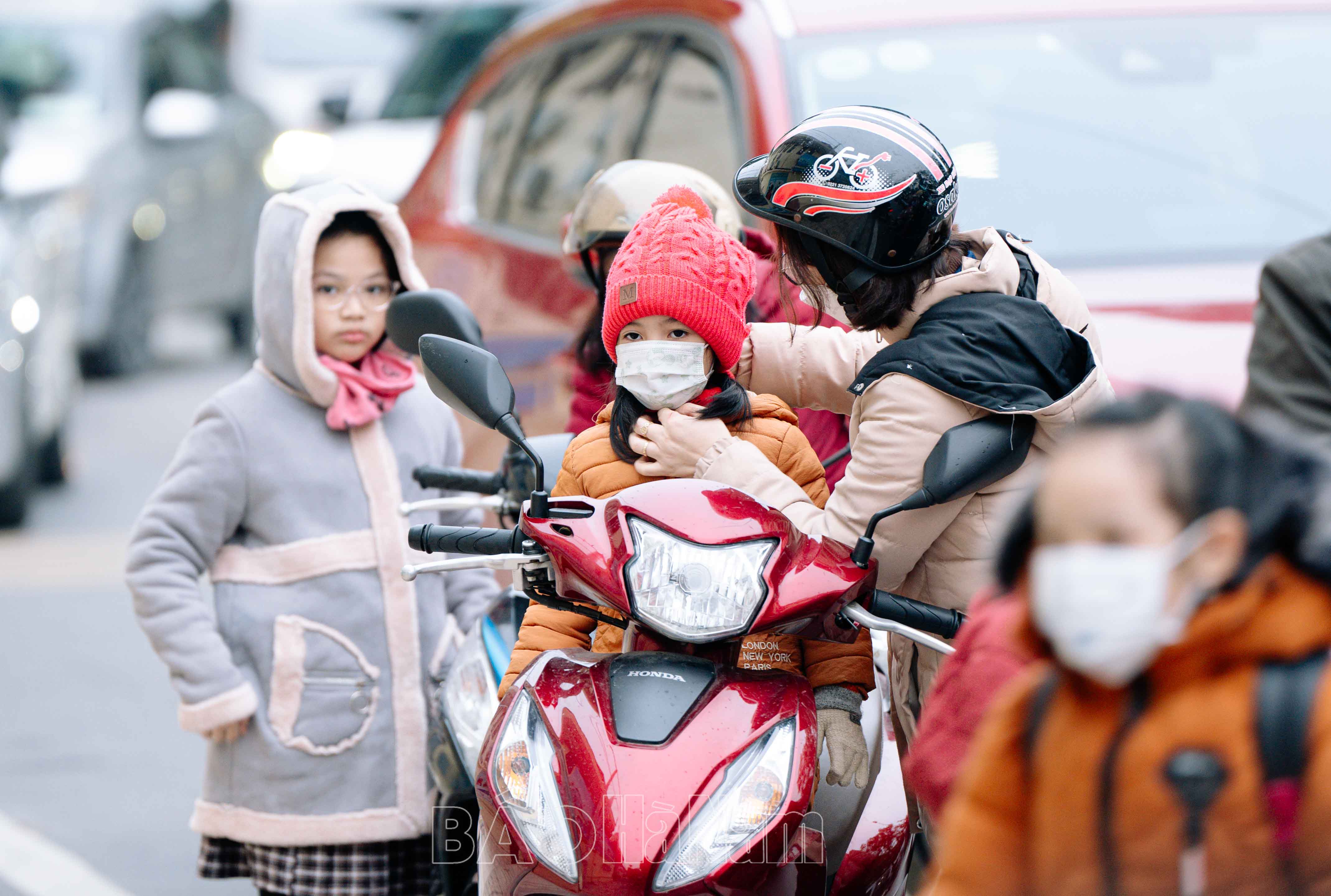 Người dân Hà Nam đón đợt rét đậm đầu mùa