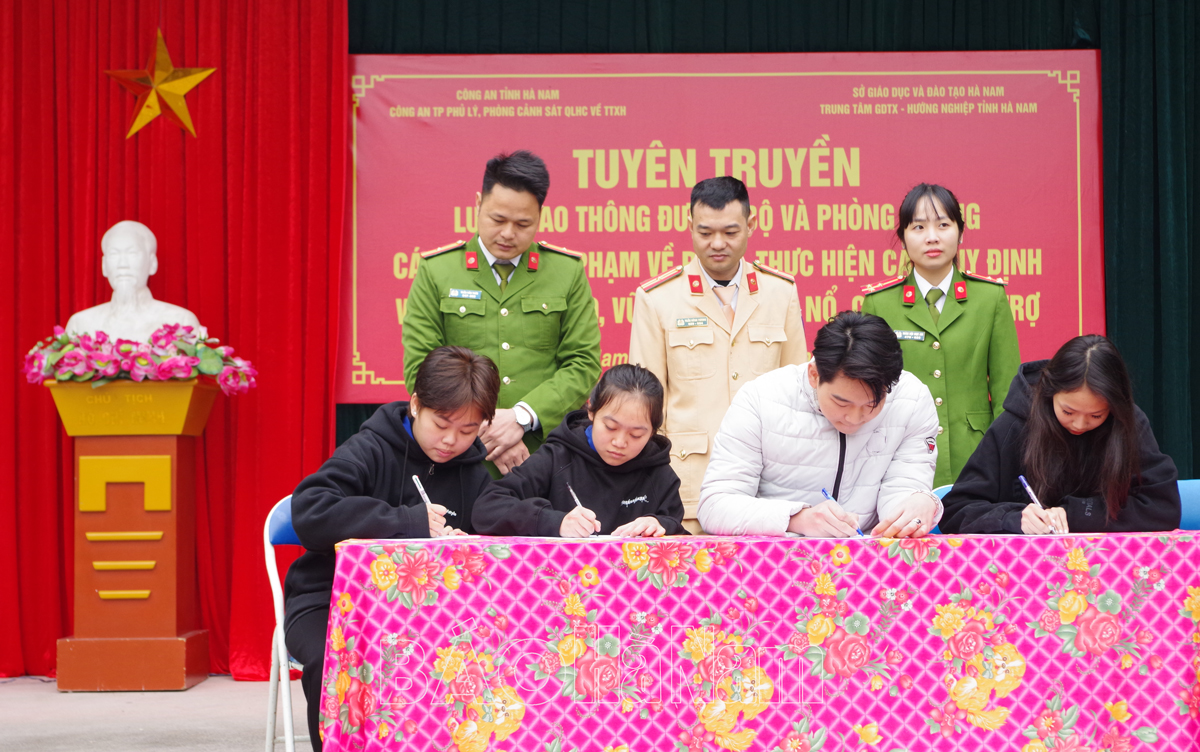 Tuyên truyền phòng chống pháo nổ tại Trung tâm Giáo dục Thường xuyên – Hướng nghiệp tỉnh