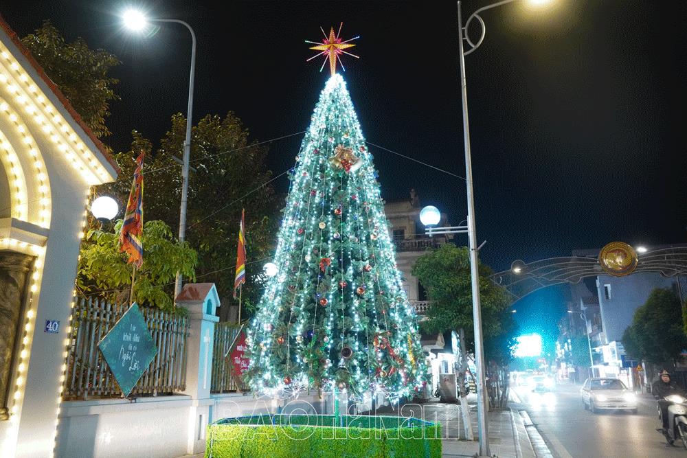 Ngập tràn không khí chào đón Noel ở các Giáo xứ, họ đạo trong tỉnh