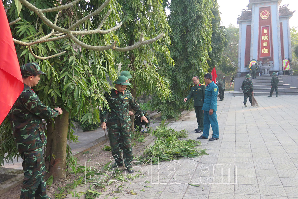 LLVT tỉnh hành quân dã ngoại làm công tác dân vận tại xã Thanh Sơn