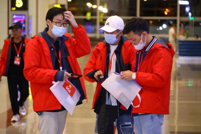 Việt Nam đưa thêm gần 400 công dân từ Myanmar về nước