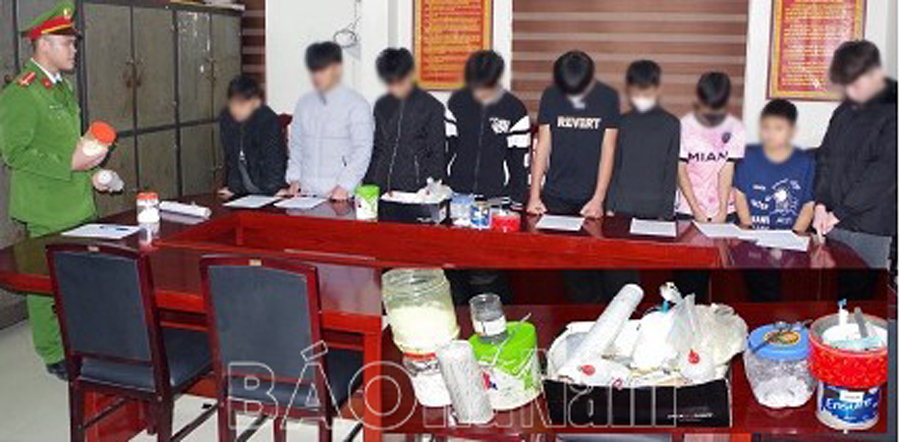 Công an huyện Kim Bảng phát hiện nhóm thiếu niên tự chế pháo nổ trái phép